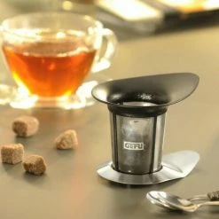 GEFU Teefilter Armonia -Le Creuset Shop 12900 Teesieb einsatz Ambiente4 GEFU l