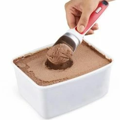 Zyliss Eisportionierer Rot -Le Creuset Shop 220 E980128 Ice Cream Scoop Red with food