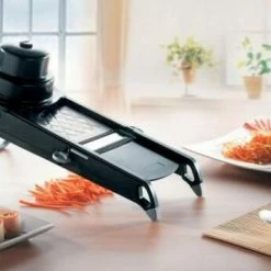 De Buyer Mandoline Swing Plus In Schwarz -Le Creuset Shop AmbianceSwing l