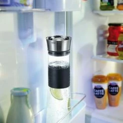 GEFU Karaffe CASCADA -Le Creuset Shop GEFU 35270 Wasserkaraffe im Kuehlschrank 1 bearbeitet l