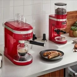 KitchenAid Halbautomatische Espressomaschine ARTISAN In Empire Rot 17 KitchenAid Halbautomatische Espressomaschine ARTISAN In Empire Rot -Le Creuset Shop P191794kp 065z EMEA ER