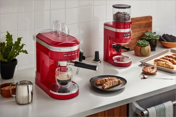 KitchenAid Halbautomatische Espressomaschine ARTISAN In Empire Rot 10 KitchenAid Halbautomatische Espressomaschine ARTISAN In Empire Rot – Bild 8