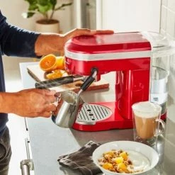 KitchenAid Halbautomatische Espressomaschine ARTISAN In Empire Rot 16 KitchenAid Halbautomatische Espressomaschine ARTISAN In Empire Rot -Le Creuset Shop P200263kp 087z