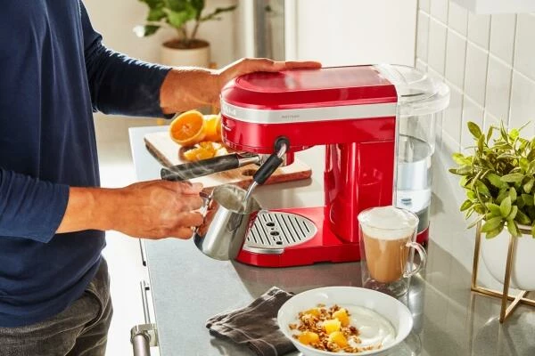 KitchenAid Halbautomatische Espressomaschine ARTISAN In Empire Rot 9 KitchenAid Halbautomatische Espressomaschine ARTISAN In Empire Rot – Bild 7