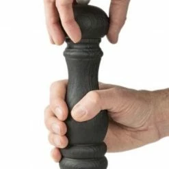 PEUGEOT Salzmühle Paris Nature Black 18 Cm 20 PEUGEOT Salzmühle Paris Nature Black 18 Cm -Le Creuset Shop Paris Nature Black 22 utilisation 1 1