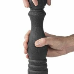 PEUGEOT Salzmühle Paris Nature Black 30 Cm 22 PEUGEOT Salzmühle Paris Nature Black 30 Cm -Le Creuset Shop Paris Nature Black 30 utilisation 1 3