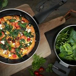 Berndes Schmorpfanne Mit Glasdeckel B.green 24 Cm / 5,5 Cm / 3,1 Liter 14 Berndes Schmorpfanne Mit Glasdeckel B.green 24 Cm / 5,5 Cm / 3,1 Liter -Le Creuset Shop ProductMood BL BERNDES Spinat Fritatte bgreen