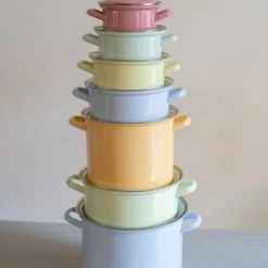 Riess Emaille Riess Topf Aus Emaille In Pastell-blau 24 Cm 10 Riess Emaille Riess Topf Aus Emaille In Pastell-blau 24 Cm -Le Creuset Shop RIESS AMBIENTE CLASSIC Pastell Bunt 2019 11 01 highres 1