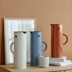 Stelton Isolierkanne EM77 1 L In Rust 7 Stelton Isolierkanne EM77 1 L In Rust -Le Creuset Shop stelton EM77 968 dusty blue